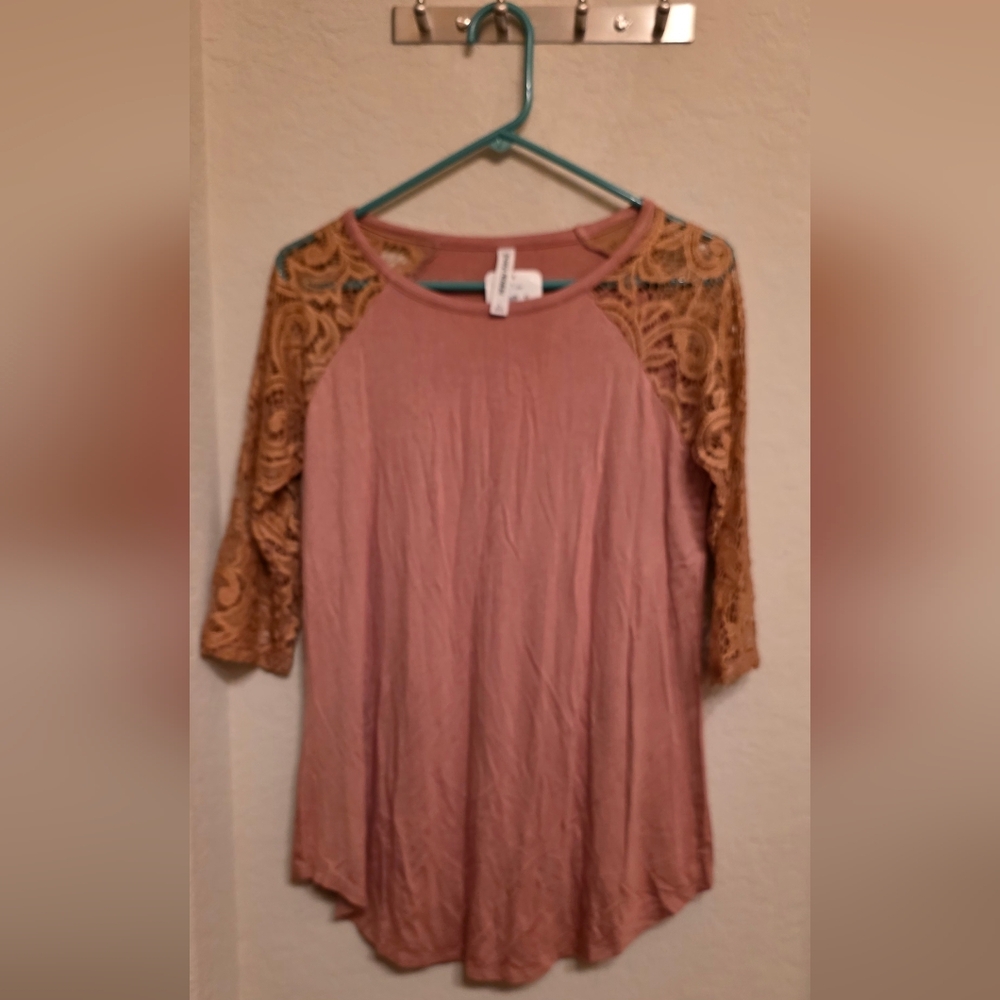 Zenana Outfitters Mauve Lace Sleeve Top